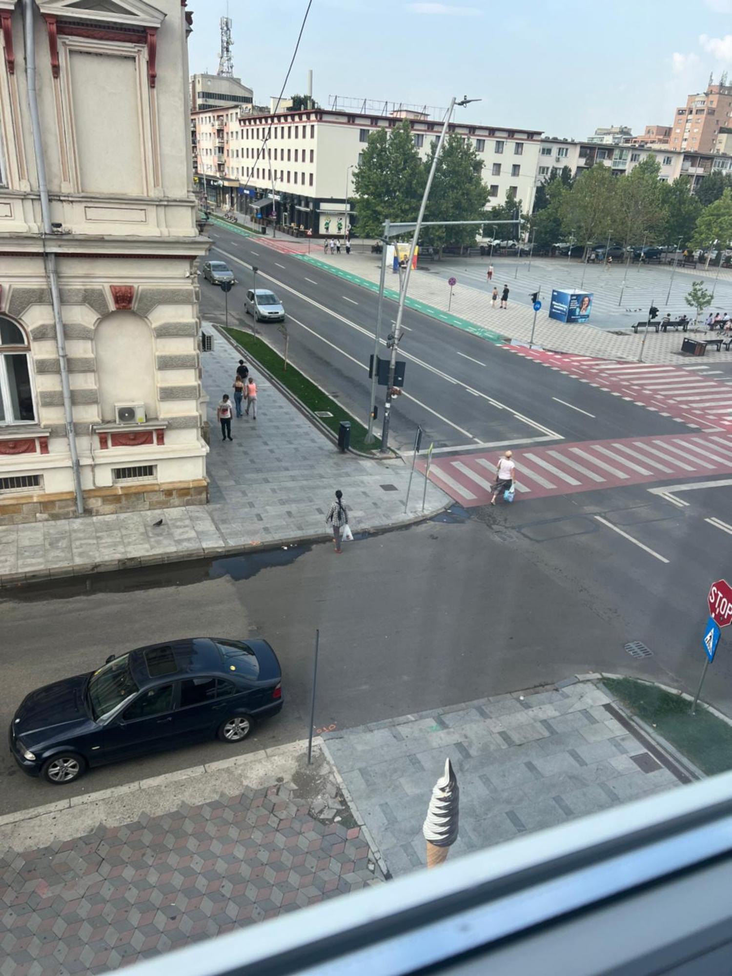 Central Trei Camere Bacău Exteriör bild